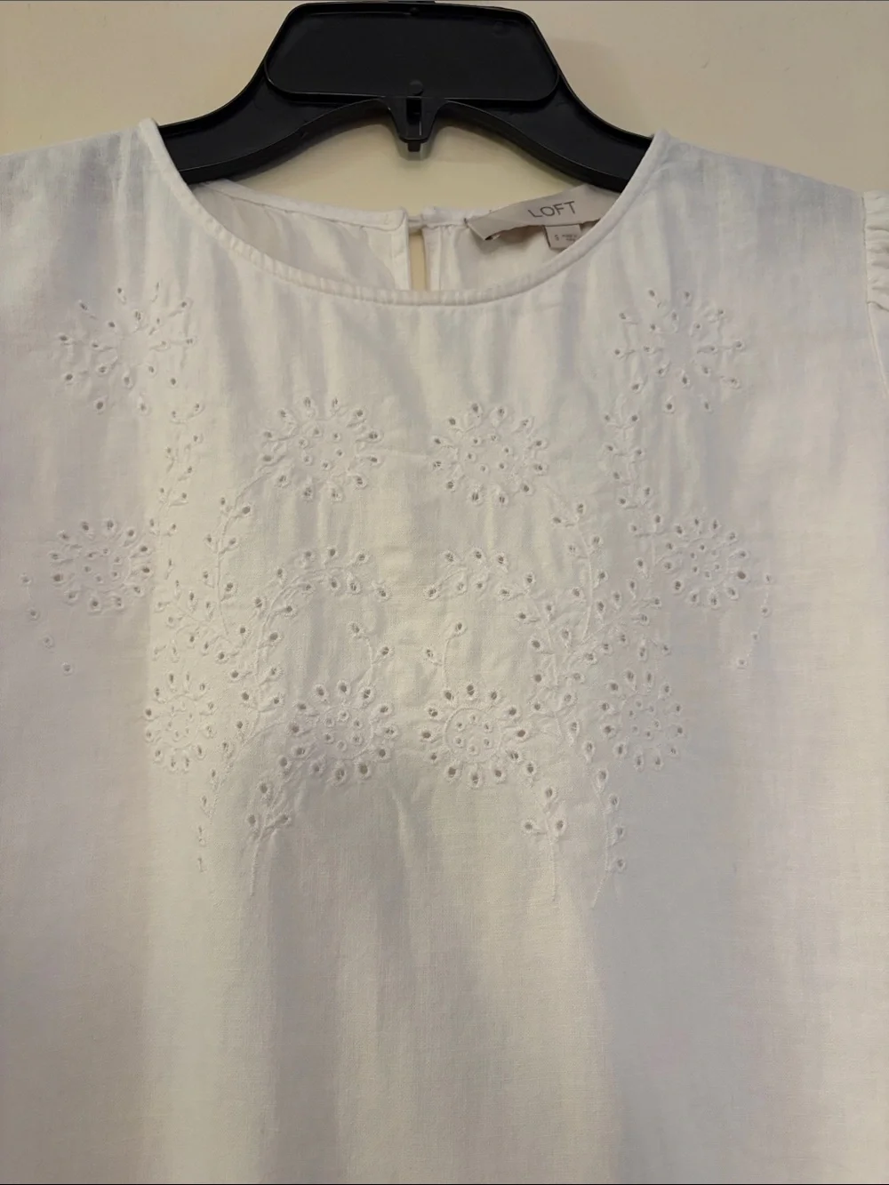 LOFT Women’s White Linen Blend Eyelet Puff Sleeve Blouse, size small